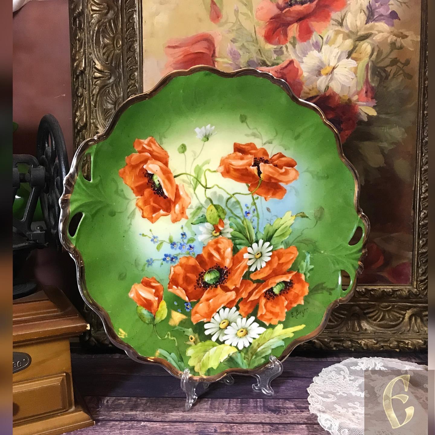 Старинное блюдо с маками