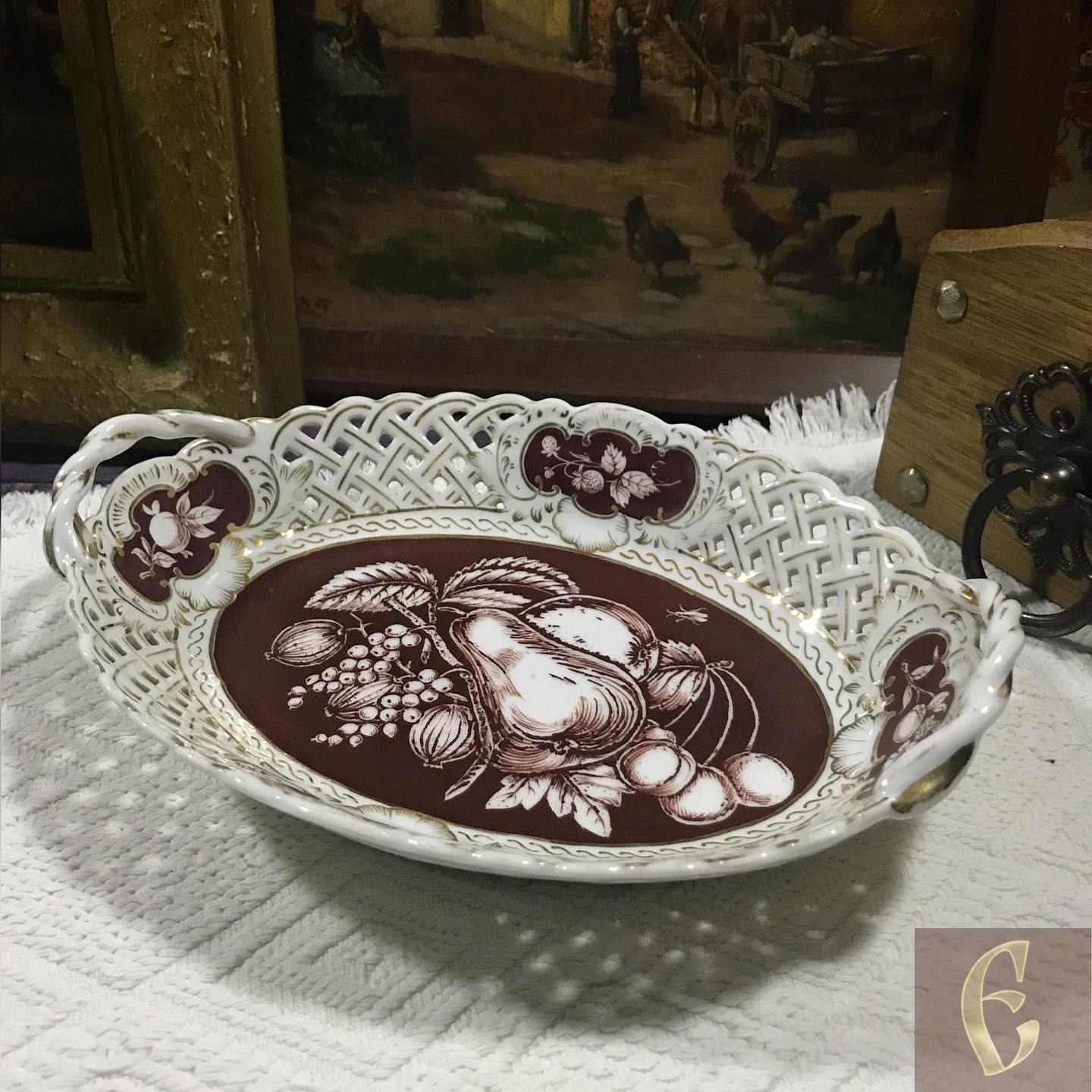 Старинная сухарница