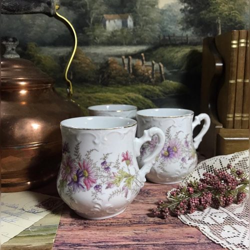 Старинные чашечки