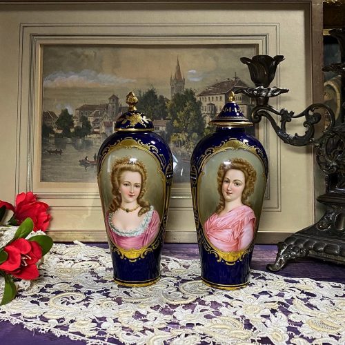 Старинные вазы