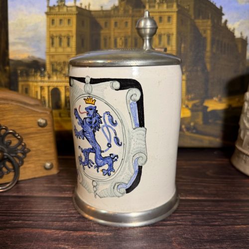 Старинная пивная кружка с гербом